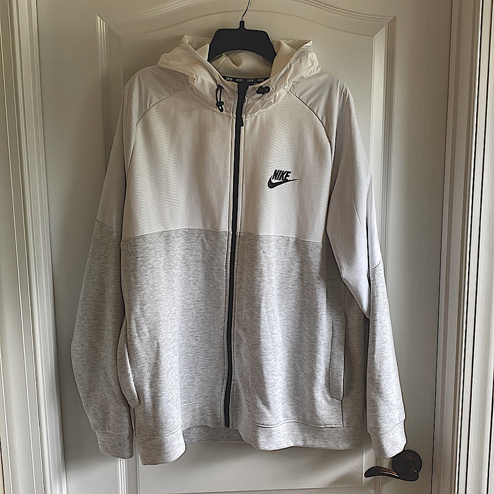 Nike Zip up sweatshirt. Worn 1 time.